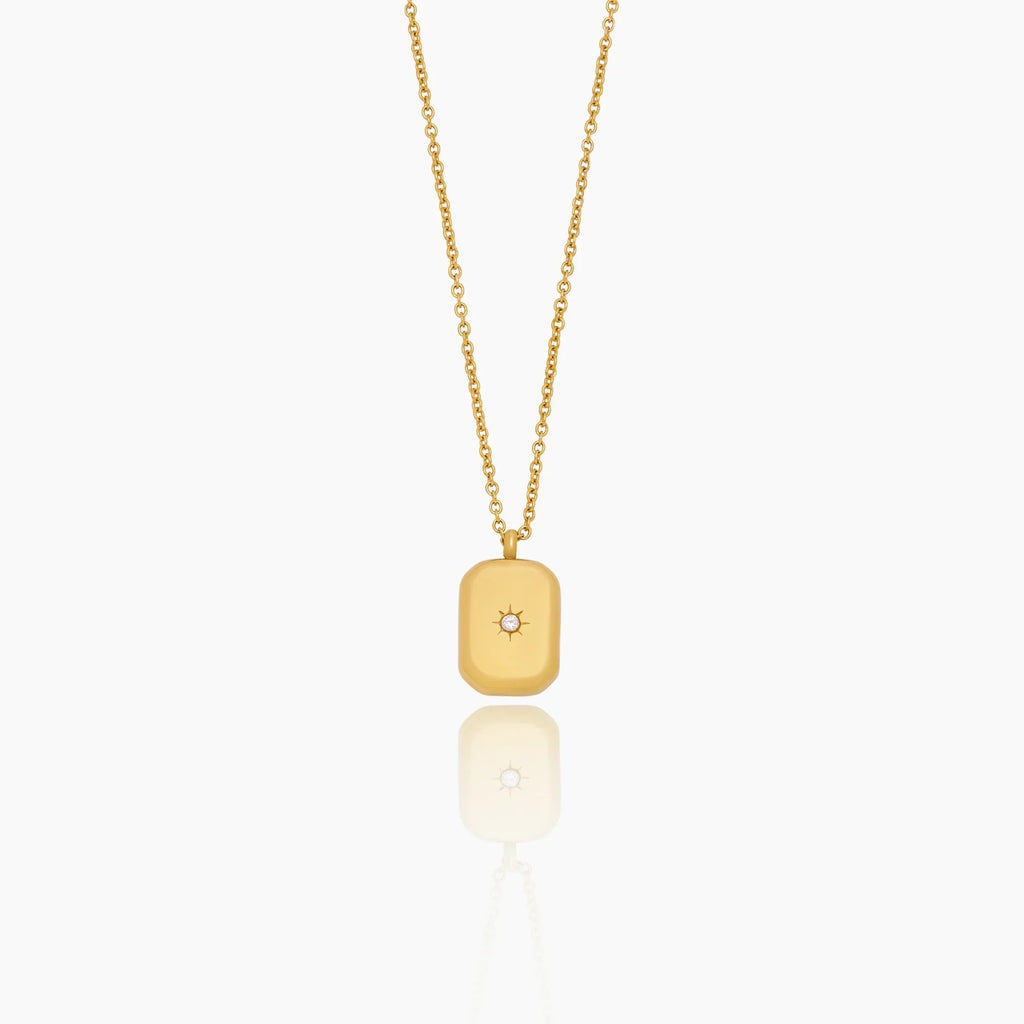 Stella Pendant Necklace